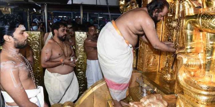 മണ്ഡല പൂജയ്ക്കായി ശബരിമല നട തുറന്നു മണ്ഡല പൂജയ്ക്കായി ശബരിമല നട തുറന്നു