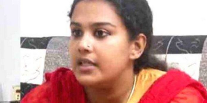 ദത്ത് വിവാദം : കുഞ്ഞിനെ രാജ്യത്തിന് പുറത്തേക്ക് കടത്തുമോയെന്നാശങ്ക – അനുപമ വീണ്ടും പരാതി നൽകി ദത്ത് വിവാദം : കുഞ്ഞിനെ രാജ്യത്തിന് പുറത്തേക്ക് കടത്തുമോയെന്നാശങ്ക – അനുപമ വീണ്ടും പരാതി നൽകി