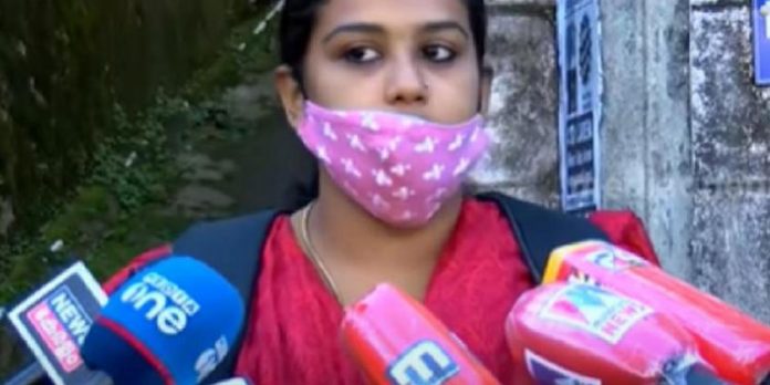 ഹൈക്കോടതിയിൽ നൽകിയ ഹേബിയസ് കോർപ്പസ് ഹർജി പിൻവലിച്ച് അനുപമ ഹൈക്കോടതിയിൽ നൽകിയ ഹേബിയസ് കോർപ്പസ് ഹർജി പിൻവലിച്ച് അനുപമ