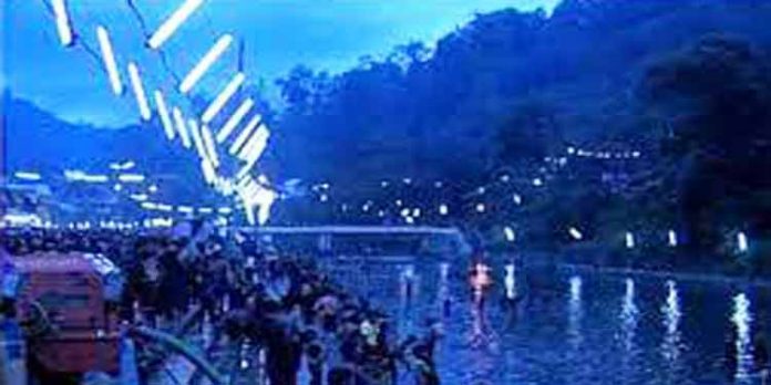 ശബരിമല തീര്ഥാടനം ; താല്ക്കാലിക വഴിവിളക്കുകള് സ്ഥാപിച്ചു ശബരിമല തീര്ഥാടനം ; താല്ക്കാലിക വഴിവിളക്കുകള് സ്ഥാപിച്ചു
