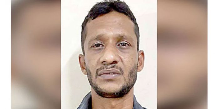 തയ്യല്ക്കട ഉടമയുടെ കഴുത്തിലെ ഞരമ്പ് മുറിച്ച് കൊലപ്പെടുത്താന് ശ്രമിച്ച കേസിലെ പ്രതി അറസ്റ്റില് തയ്യല്ക്കട ഉടമയുടെ കഴുത്തിലെ ഞരമ്പ് മുറിച്ച് കൊലപ്പെടുത്താന് ശ്രമിച്ച കേസിലെ പ്രതി അറസ്റ്റില്