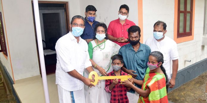 ഡോ.എം.എസ്.സുനിൽ 228 -ാമത് സ്നേഹഭവനം കൈമാറി ഡോ.എം.എസ്.സുനിൽ 228 -ാമത് സ്നേഹഭവനം കൈമാറി
