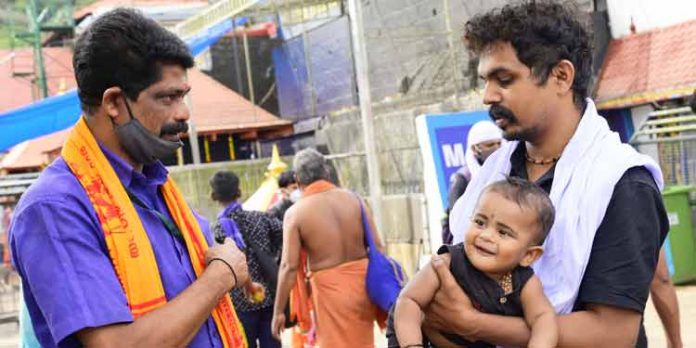 അപ്പം – അരവണ വിതരണത്തിനായി പുതിയ രണ്ട് കൗണ്ടറുകള് തുറന്നു അപ്പം – അരവണ വിതരണത്തിനായി പുതിയ രണ്ട് കൗണ്ടറുകള് തുറന്നു
