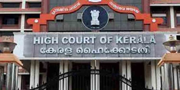 മക്കളെ കേസിൽ കുടുക്കാതിരിക്കാന് കൈക്കൂലി ; കേസില് പേലീസിനെതിരെ ക്രിമിനല് കേസ് ചാര്ജ്ജ് ചെയ്യുന്നതിനുള്ള നടപടിയുമായി ഹൈക്കോടതി മക്കളെ കേസിൽ കുടുക്കാതിരിക്കാന് കൈക്കൂലി ; കേസില് പേലീസിനെതിരെ ക്രിമിനല് കേസ് ചാര്ജ്ജ് ചെയ്യുന്നതിനുള്ള നടപടിയുമായി ഹൈക്കോടതി