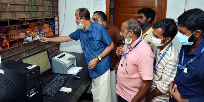 സന്നിധാനത്ത് രാത്രി താമസം : മുറികള് അനുവദിച്ചു തുടങ്ങി സന്നിധാനത്ത് രാത്രി താമസം : മുറികള് അനുവദിച്ചു തുടങ്ങി