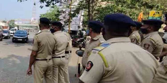 ‘ഒമിക്രോണ് ‘കേസുകളുടെ എണ്ണം വര്ധിച്ചതോടെ മുംബൈയില് നിരോധനാജ്ഞ പ്രഖ്യാപിച്ചു ‘ഒമിക്രോണ് ‘കേസുകളുടെ എണ്ണം വര്ധിച്ചതോടെ മുംബൈയില് നിരോധനാജ്ഞ പ്രഖ്യാപിച്ചു