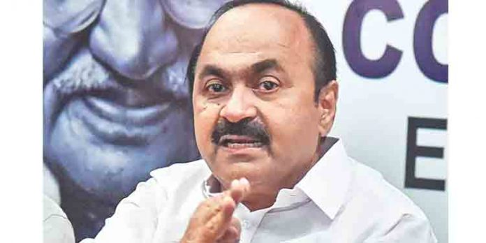 മുഖ്യമന്ത്രിയേക്കാള് പാര്ട്ടി സെക്രട്ടറിയെ ചാന്സലര് ആക്കുന്നതാണ് നല്ലത് ; പരിഹസിച്ച് വി ഡി സതീശന് മുഖ്യമന്ത്രിയേക്കാള് പാര്ട്ടി സെക്രട്ടറിയെ ചാന്സലര് ആക്കുന്നതാണ് നല്ലത് ; പരിഹസിച്ച് വി ഡി സതീശന്