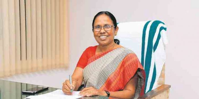 കേരളവര്മ്മ പഴശ്ശിരാജയുടെ ജന്മദിനത്തില് പോസ്റ്റിട്ട കെ.കെ ശൈലജയ്ക്കെതിരെ ഇസ്ലാമിസ്റ്റുകളുടെ സൈബര് ആക്രമണം കേരളവര്മ്മ പഴശ്ശിരാജയുടെ ജന്മദിനത്തില് പോസ്റ്റിട്ട കെ.കെ ശൈലജയ്ക്കെതിരെ ഇസ്ലാമിസ്റ്റുകളുടെ സൈബര് ആക്രമണം