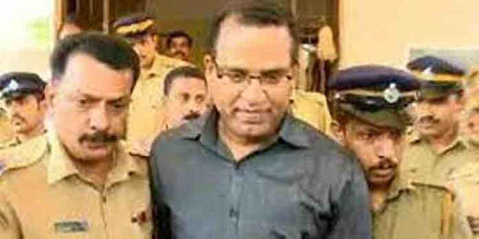 കൊട്ടിയൂര് പീഡനക്കേസ് പ്രതി റോബിന് വടക്കുംചേരിക്ക് ശിക്ഷയില് ഹൈക്കോടതി ഇളവ് നല്കി, തടവുശിക്ഷ 20 വര്ഷം 10വര്ഷമായി കുറച്ചു കൊട്ടിയൂര് പീഡനക്കേസ് പ്രതി റോബിന് വടക്കുംചേരിക്ക് ശിക്ഷയില് ഹൈക്കോടതി ഇളവ് നല്കി, തടവുശിക്ഷ 20 വര്ഷം 10വര്ഷമായി കുറച്ചു
