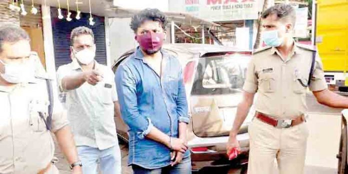 ജ്വല്ലറിയില് നിന്ന് മാല മോഷണം : യുവാവ് പിടിയില് ജ്വല്ലറിയില് നിന്ന് മാല മോഷണം : യുവാവ് പിടിയില്