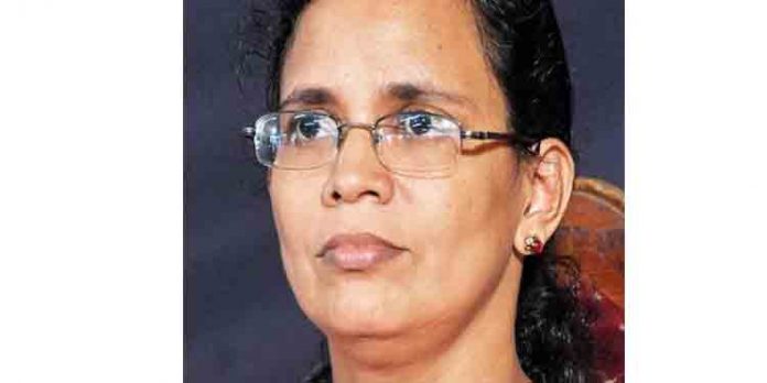 കുന്നംകുളത്ത് ഉദ്ഘാടന വേദിയില് കെ.കെ. രമ കുഴഞ്ഞുവീണു കുന്നംകുളത്ത് ഉദ്ഘാടന വേദിയില് കെ.കെ. രമ കുഴഞ്ഞുവീണു