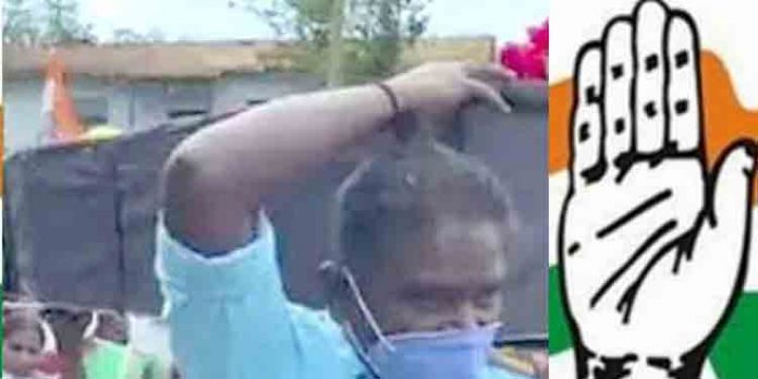 പഞ്ചായത്തംഗങ്ങള് കൂറുമാറിയതില് പ്രതിഷേധിച്ച് കോണ്ഗ്രസ് പ്രവര്ത്തകരുടെ വക വിലാപയാത്രയും ശവസംസ്ക്കാരവും പഞ്ചായത്തംഗങ്ങള് കൂറുമാറിയതില് പ്രതിഷേധിച്ച് കോണ്ഗ്രസ് പ്രവര്ത്തകരുടെ വക വിലാപയാത്രയും ശവസംസ്ക്കാരവും