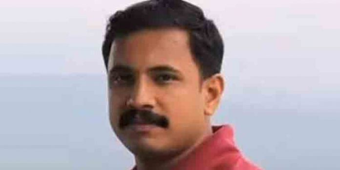 മോഷണ കേസ് പ്രതിയുടെ സഹോദരിയുടെ എടിഎം കാര്ഡ് ഉപയോഗിച്ച് പണം തട്ടി ; പോലീസുകാരനെ പിരിച്ചു വിട്ടു മോഷണ കേസ് പ്രതിയുടെ സഹോദരിയുടെ എടിഎം കാര്ഡ് ഉപയോഗിച്ച് പണം തട്ടി ; പോലീസുകാരനെ പിരിച്ചു വിട്ടു