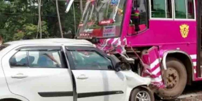 മലപ്പുറം വേങ്ങരയ്ക്കടുത്ത് ബസ്സും കാറും കൂട്ടിയിടിച്ച് ഒരു മരണം മലപ്പുറം വേങ്ങരയ്ക്കടുത്ത് ബസ്സും കാറും കൂട്ടിയിടിച്ച് ഒരു മരണം