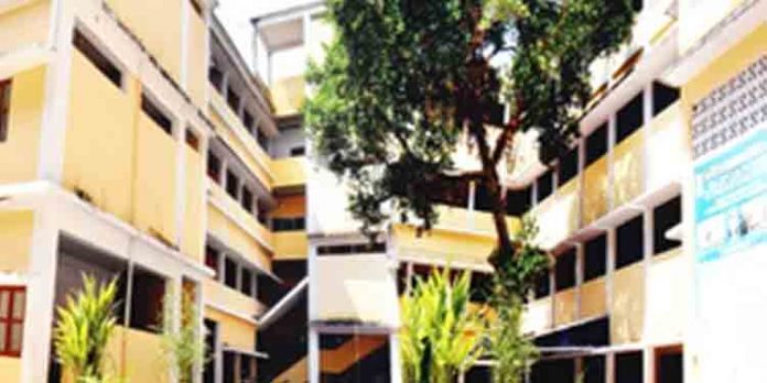 എംഇഎസ് വനിതാ കോളേജ് ഒഴിപ്പിക്കാന് വഖഫ് ട്രൈബ്യൂണല് ഉത്തരവ് എംഇഎസ് വനിതാ കോളേജ് ഒഴിപ്പിക്കാന് വഖഫ് ട്രൈബ്യൂണല് ഉത്തരവ്
