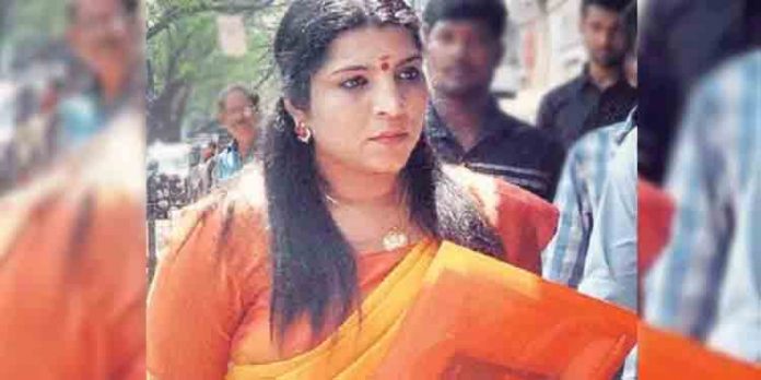 വിഷം നൽകി ഇല്ലാതാക്കാൻ ശ്രമം നടന്നെന്ന് സരിത നായർ ; ആരെന്നു വെളിപ്പെടുത്തും വിഷം നൽകി ഇല്ലാതാക്കാൻ ശ്രമം നടന്നെന്ന് സരിത നായർ ; ആരെന്നു വെളിപ്പെടുത്തും