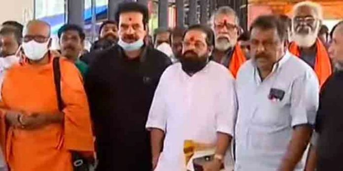 കരിമല വഴിയുള്ള കാനനപാത തുറന്നു നല്കണം ; ഹൈന്ദവ സംഘടനകളുടെ പ്രതിക്ഷേധം കരിമല വഴിയുള്ള കാനനപാത തുറന്നു നല്കണം ; ഹൈന്ദവ സംഘടനകളുടെ പ്രതിക്ഷേധം