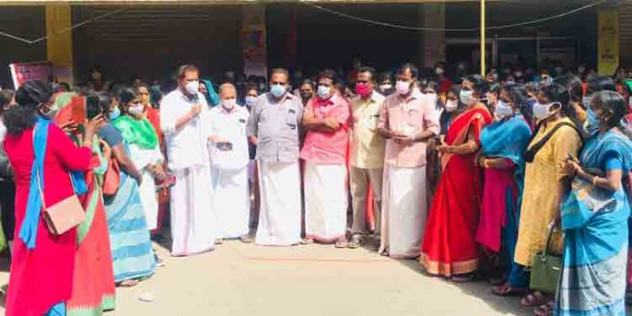 നാറാണംമൂഴി പഞ്ചായത്ത് ഓഫീസ് സിപിഎം ഉപരോധിച്ചു നാറാണംമൂഴി പഞ്ചായത്ത് ഓഫീസ് സിപിഎം ഉപരോധിച്ചു