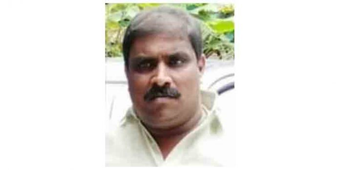 സര്ക്കാര് ജോലി വാഗ്ദാനം ചെയ്ത് കോടികള് തട്ടിയ പാര്ട്ടി നേതാവ് കുടുങ്ങി സര്ക്കാര് ജോലി വാഗ്ദാനം ചെയ്ത് കോടികള് തട്ടിയ പാര്ട്ടി നേതാവ് കുടുങ്ങി