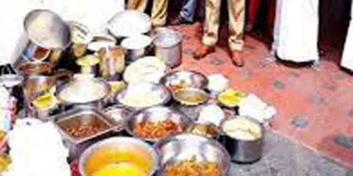 ആരോഗ്യ വിഭാഗത്തിന്റെ മിന്നല് പരിശോധന 8 ഹോട്ടലുകളില് നിന്നു പഴകിയ ഭക്ഷണ സാധനങ്ങള് പിടിച്ചെടുത്തു ആരോഗ്യ വിഭാഗത്തിന്റെ മിന്നല് പരിശോധന 8 ഹോട്ടലുകളില് നിന്നു പഴകിയ ഭക്ഷണ സാധനങ്ങള് പിടിച്ചെടുത്തു