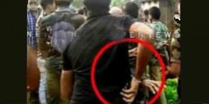 നാട്ടുകാരെ കത്തിയെടുത്ത് ആക്രമിക്കാന് ശ്രമിച്ച വനപാലകനെതിരെ നടപടിയെടുത്തേക്കും നാട്ടുകാരെ കത്തിയെടുത്ത് ആക്രമിക്കാന് ശ്രമിച്ച വനപാലകനെതിരെ നടപടിയെടുത്തേക്കും