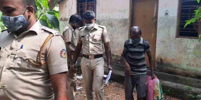 ശിവദാസന്റെ കൈക്ക് താങ്ങായി കൂടലിലെ കാക്കി ശിവദാസന്റെ കൈക്ക് താങ്ങായി കൂടലിലെ കാക്കി