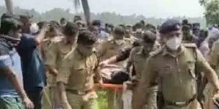 കടയ്ക്കാവൂരില് വള്ളം മുങ്ങി കാണാതായ പോലീസുകാരനെ രക്ഷപ്പെടുത്തി കടയ്ക്കാവൂരില് വള്ളം മുങ്ങി കാണാതായ പോലീസുകാരനെ രക്ഷപ്പെടുത്തി