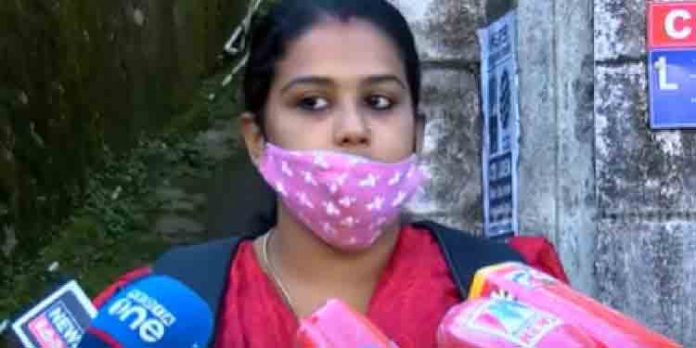 കുഞ്ഞിനെ ദത്ത് നല്കിയ സംഭവo : വീണാ ജോര്ജിനെതിരെ ഗുരുതര ആരോപണവുമായി അനുപമ കുഞ്ഞിനെ ദത്ത് നല്കിയ സംഭവo : വീണാ ജോര്ജിനെതിരെ ഗുരുതര ആരോപണവുമായി അനുപമ