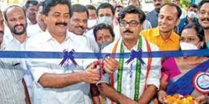 ആരക്കുഴ-പാലക്കുഴ ശുദ്ധജല വിതരണ പദ്ധതി മന്ത്രി റോഷി അഗസ്റ്റിന് നാടിന് സമര്പ്പിച്ചു ആരക്കുഴ-പാലക്കുഴ ശുദ്ധജല വിതരണ പദ്ധതി മന്ത്രി റോഷി അഗസ്റ്റിന് നാടിന് സമര്പ്പിച്ചു