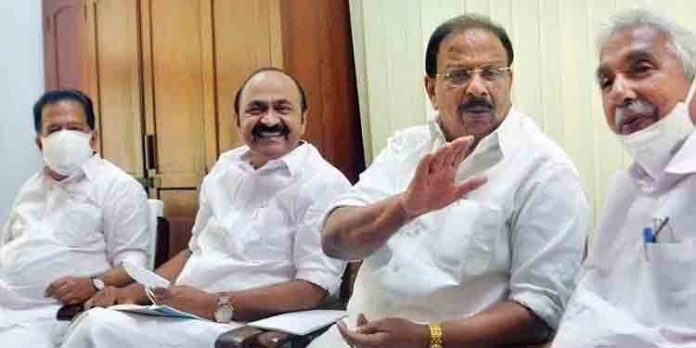 കോണ്ഗ്രസ്സില് വെടിക്കെട്ട് അവസാനിക്കുന്നു ; പുനസംഘടനയില് പരിഗണന ലഭിക്കുമെന്ന് നേതൃത്വം കോണ്ഗ്രസ്സില് വെടിക്കെട്ട് അവസാനിക്കുന്നു ; പുനസംഘടനയില് പരിഗണന ലഭിക്കുമെന്ന് നേതൃത്വം