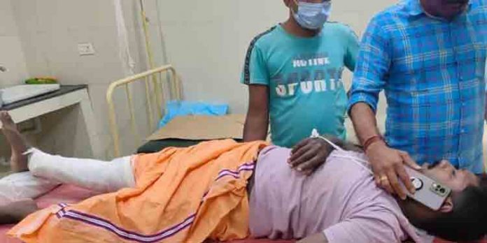പമ്പയില് കാട്ടാനയുടെ ആക്രമണം ; വനംവകുപ്പ് ഉദ്യോഗസ്ഥന് പരിക്ക് പമ്പയില് കാട്ടാനയുടെ ആക്രമണം ; വനംവകുപ്പ് ഉദ്യോഗസ്ഥന് പരിക്ക്