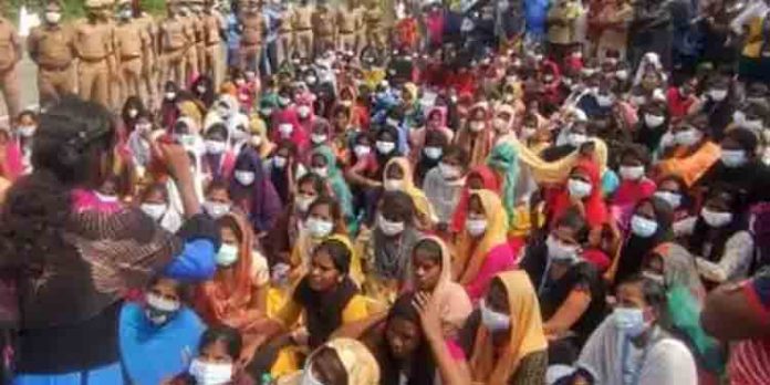 ഐഫോണ് നിര്മാണശാലയില് ഭക്ഷ്യവിഷബാധ ; 150 പേര് ആശുപത്രിയില് ഐഫോണ് നിര്മാണശാലയില് ഭക്ഷ്യവിഷബാധ ; 150 പേര് ആശുപത്രിയില്