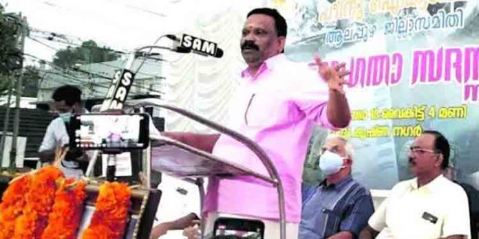 കേരളത്തെ ഭീകരതയ്ക്ക് മുന്നില് അടിയറവ് വെയ്ക്കില്ല : വത്സന് തില്ലങ്കേരി കേരളത്തെ ഭീകരതയ്ക്ക് മുന്നില് അടിയറവ് വെയ്ക്കില്ല : വത്സന് തില്ലങ്കേരി