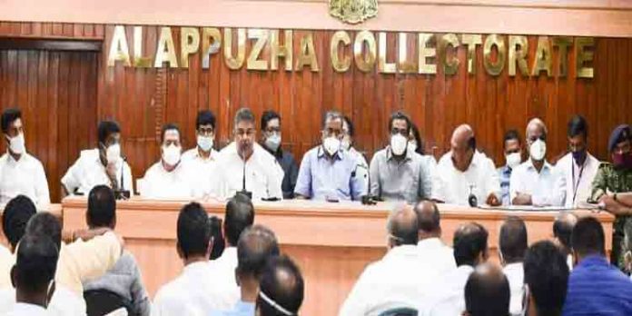 ആലപ്പുഴയില് സമാധാനം ഉറപ്പാക്കും : നിര്ദേശങ്ങള് യോഗത്തിൽ അംഗീകരിച്ചു ആലപ്പുഴയില് സമാധാനം ഉറപ്പാക്കും : നിര്ദേശങ്ങള് യോഗത്തിൽ അംഗീകരിച്ചു