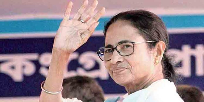 കോണ്ഗ്രസ്സിലെ തമ്മിലടി മുതലെടുക്കാന് മമത ; കേരളത്തില് പാര്ട്ടിയുടെ വിത്തു പാകാന് ശ്രമം തുടങ്ങി കോണ്ഗ്രസ്സിലെ തമ്മിലടി മുതലെടുക്കാന് മമത ; കേരളത്തില് പാര്ട്ടിയുടെ വിത്തു പാകാന് ശ്രമം തുടങ്ങി