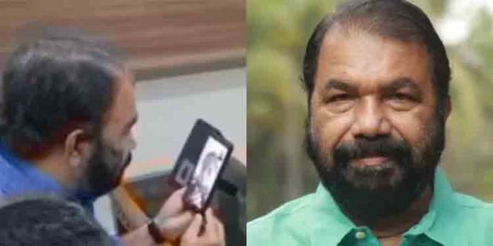 ഉപദ്രവിക്കാന് ശ്രമിച്ചവനെ ഓടിച്ചിട്ടു പിടിച്ച പെണ്കുട്ടിയെ അഭിനന്ദിച്ച് മന്ത്രി ഉപദ്രവിക്കാന് ശ്രമിച്ചവനെ ഓടിച്ചിട്ടു പിടിച്ച പെണ്കുട്ടിയെ അഭിനന്ദിച്ച് മന്ത്രി
