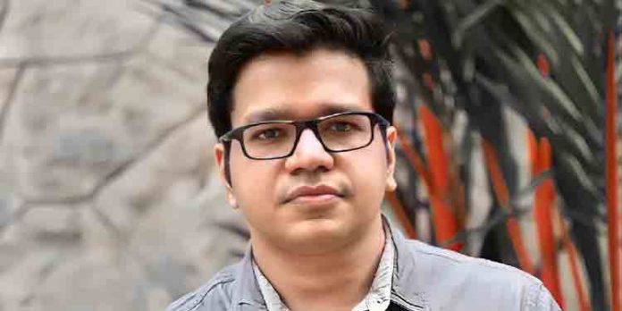 നിങ്ങള് മനുഷ്യരാണെന്ന് കരുതി അഭിനയിക്കാന് ഞങ്ങളും ശ്രമിക്കാം ; സഖാക്കള്ക്കെതിരെ വിമര്ശനവുമായി ശ്രീജിത്ത് പണിക്കര് നിങ്ങള് മനുഷ്യരാണെന്ന് കരുതി അഭിനയിക്കാന് ഞങ്ങളും ശ്രമിക്കാം ; സഖാക്കള്ക്കെതിരെ വിമര്ശനവുമായി ശ്രീജിത്ത് പണിക്കര്