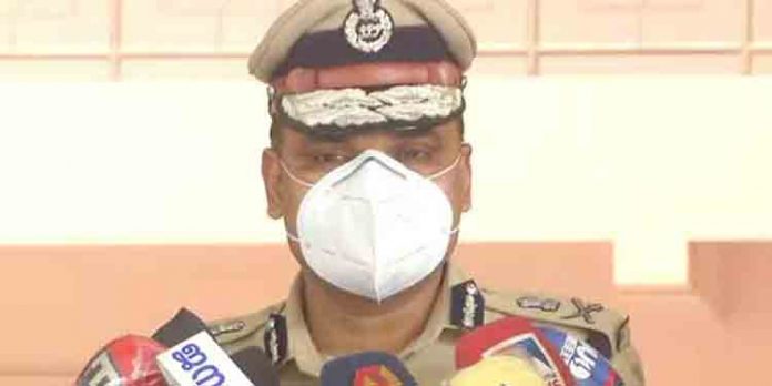 ആലപ്പുഴ രണ്ജിത് വധക്കേസിലെ പ്രതികൾ കേരളം വിട്ടെന്ന് എഡിജിപി വിജയ് സാഖറെ ആലപ്പുഴ രണ്ജിത് വധക്കേസിലെ പ്രതികൾ കേരളം വിട്ടെന്ന് എഡിജിപി വിജയ് സാഖറെ