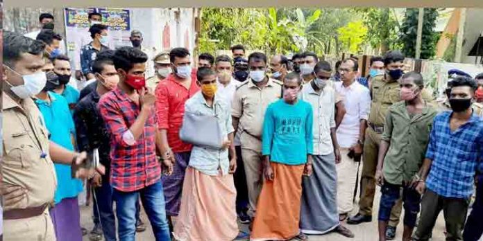 സുധീഷ് വധക്കേസിലെ മുഴുവന് പ്രതികളെയും സംഭവസ്ഥലത്തെത്തിച്ച് തെളിവെടുപ്പ് നടത്തി സുധീഷ് വധക്കേസിലെ മുഴുവന് പ്രതികളെയും സംഭവസ്ഥലത്തെത്തിച്ച് തെളിവെടുപ്പ് നടത്തി