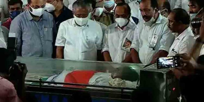 പിടി തോമസിന് അന്തിമോപചാരം അർപ്പിക്കാൻ മുഖ്യമന്ത്രി പിണറായി വിജയൻ തൃക്കാക്കരയിലെത്തി പിടി തോമസിന് അന്തിമോപചാരം അർപ്പിക്കാൻ മുഖ്യമന്ത്രി പിണറായി വിജയൻ തൃക്കാക്കരയിലെത്തി