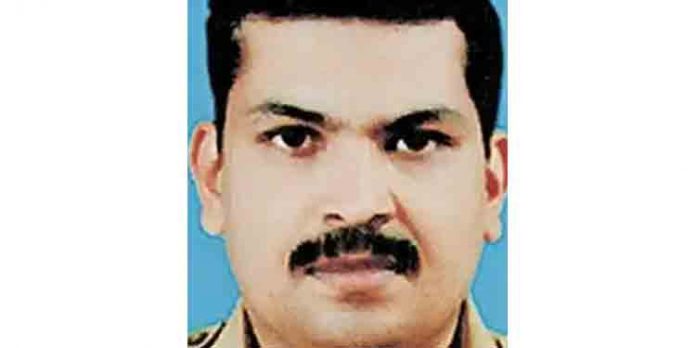 പീഡനക്കേസിലെ പ്രതിയായ പോലീസുകാരന് 11 മാസത്തിനു ശേഷം കീഴടങ്ങി പീഡനക്കേസിലെ പ്രതിയായ പോലീസുകാരന് 11 മാസത്തിനു ശേഷം കീഴടങ്ങി