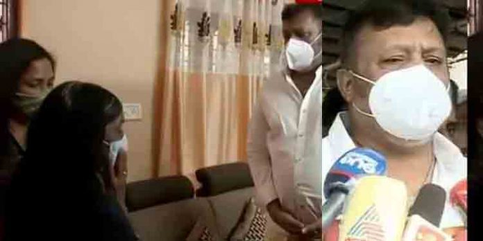 രാഷ്ട്രീയ കൊലപാതകം അവസാനിപ്പിക്കാന് ആരുടേയും കാലു പിടിക്കാനും താന് തയാറാണെന്ന് സുരേഷ് ഗോപി എംപി രാഷ്ട്രീയ കൊലപാതകം അവസാനിപ്പിക്കാന് ആരുടേയും കാലു പിടിക്കാനും താന് തയാറാണെന്ന് സുരേഷ് ഗോപി എംപി