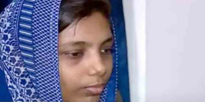 മകനെക്കൊണ്ട് വീണ്ടും വിവാഹം കഴിപ്പിക്കാന് ഭര്തൃമാതാവ് യുവതിയെ വീട്ടില് നിന്ന് ഇറക്കി വിട്ടതായി യുവതിയുടെ പരാതി മകനെക്കൊണ്ട് വീണ്ടും വിവാഹം കഴിപ്പിക്കാന് ഭര്തൃമാതാവ് യുവതിയെ വീട്ടില് നിന്ന് ഇറക്കി വിട്ടതായി യുവതിയുടെ പരാതി