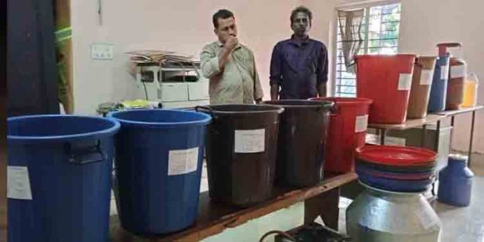 400ലിറ്റര് കോടയും 10 ലിറ്റര് ചാരായവും പിടികൂടി 400ലിറ്റര് കോടയും 10 ലിറ്റര് ചാരായവും പിടികൂടി