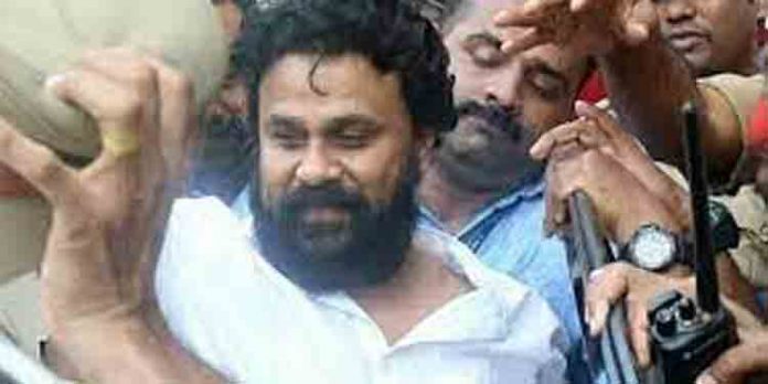 നടിയെ ആക്രമിച്ച കേസില് വിചാരണക്കോടതിക്കെതിരെ പ്രോസിക്യൂഷന് ഹൈക്കോടതിയിലേയ്ക്ക് നടിയെ ആക്രമിച്ച കേസില് വിചാരണക്കോടതിക്കെതിരെ പ്രോസിക്യൂഷന് ഹൈക്കോടതിയിലേയ്ക്ക്