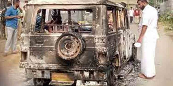 കിഴക്കമ്പലം അക്രമം : പരിക്കേറ്റ ഉദ്യോഗസ്ഥരുടെ ചികിത്സാ ചെലവ് പോലീസ് വഹിക്കും കിഴക്കമ്പലം അക്രമം : പരിക്കേറ്റ ഉദ്യോഗസ്ഥരുടെ ചികിത്സാ ചെലവ് പോലീസ് വഹിക്കും