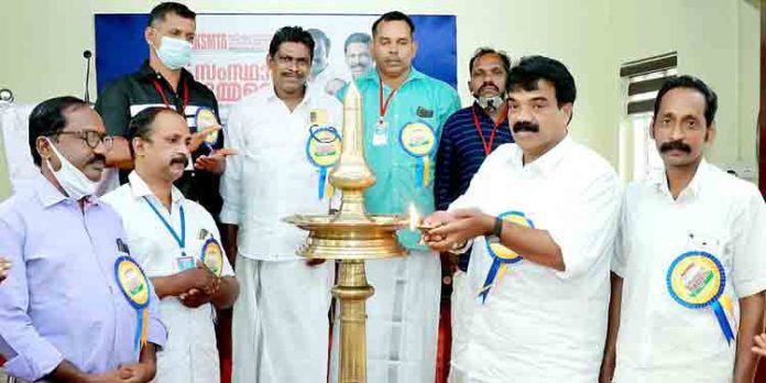 ആള് കേരള സോമില് തൊഴിലാളി അസോസിയേഷന് ആറാമത് സംസ്ഥാന സമ്മേളനം ആള് കേരള സോമില് തൊഴിലാളി അസോസിയേഷന് ആറാമത് സംസ്ഥാന സമ്മേളനം