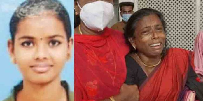 കൊല്ലപ്പെട്ട നിതിന മോളുടെ കുടുംബത്തിന് സഹായവുമായി ഡിവൈഎഫ്ഐ ; 15 ലക്ഷം രൂപ കൈമാറി കൊല്ലപ്പെട്ട നിതിന മോളുടെ കുടുംബത്തിന് സഹായവുമായി ഡിവൈഎഫ്ഐ ; 15 ലക്ഷം രൂപ കൈമാറി