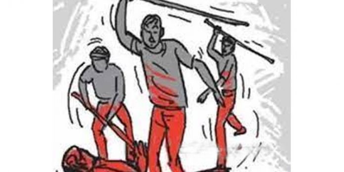 പതിനൊന്ന് വയസുകാരനെ വഴിയില് തടഞ്ഞുവെച്ച് മര്ദ്ദിച്ചു ; ചോദ്യം ചെയ്ത ബന്ധുക്കളെ വീട്ടില് കയറി അക്രമിച്ചു പതിനൊന്ന് വയസുകാരനെ വഴിയില് തടഞ്ഞുവെച്ച് മര്ദ്ദിച്ചു ; ചോദ്യം ചെയ്ത ബന്ധുക്കളെ വീട്ടില് കയറി അക്രമിച്ചു