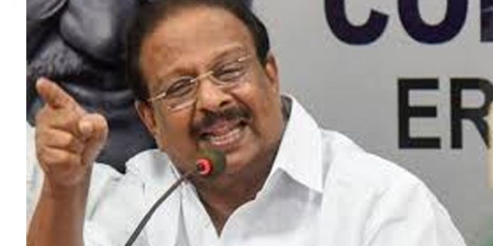 പാതിരാ കുര്ബാനയ്ക്കും ഇളവ് വേണമെന്ന് കെ സുധാകരന് പാതിരാ കുര്ബാനയ്ക്കും ഇളവ് വേണമെന്ന് കെ സുധാകരന്